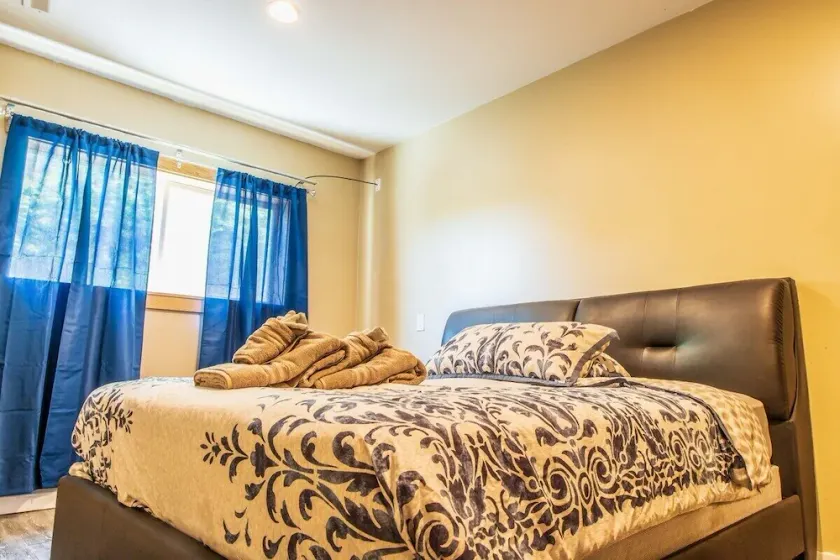 Cozy Fremont Studio With King Bed - Image 1