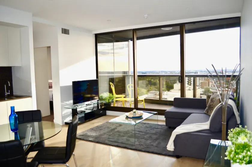 Vue on King William - Image 1