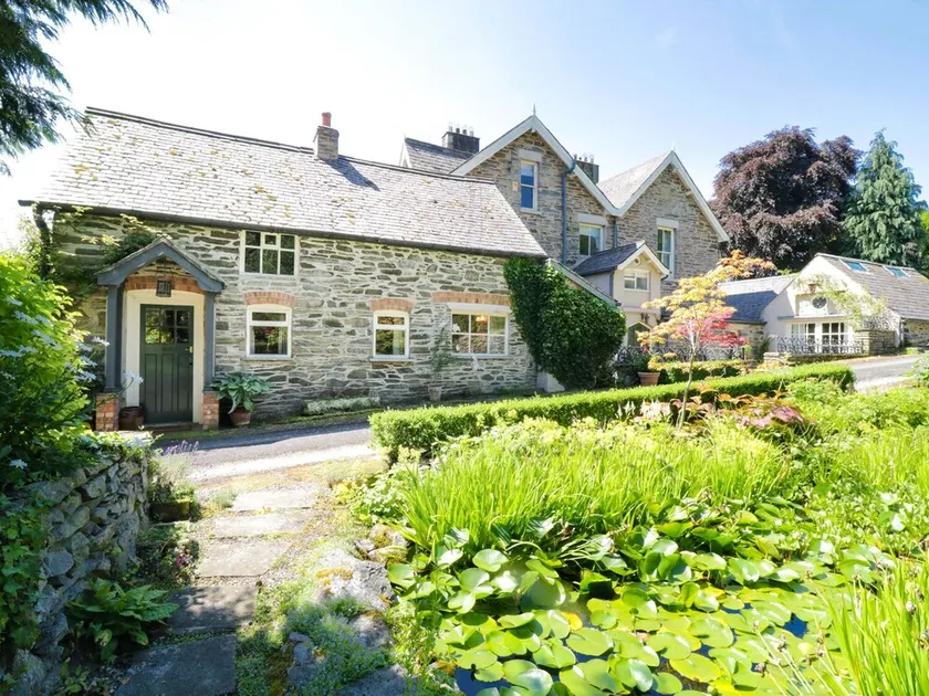 Aber Clwyd Manor - Image 1