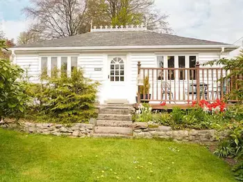 Holly Lodge & Cottage - Image 1