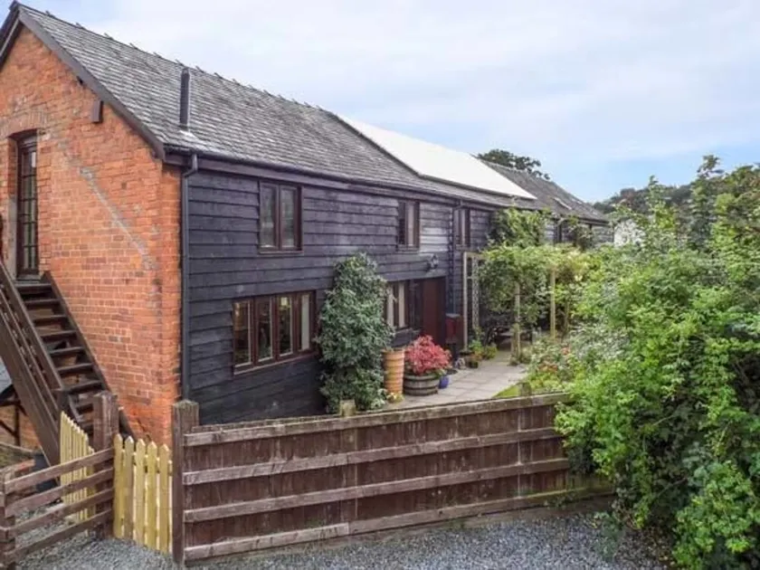 Ash Barn - Image 1