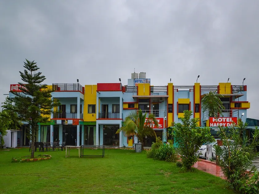 Hotel Happy Day by OYO Rooms - Image 1