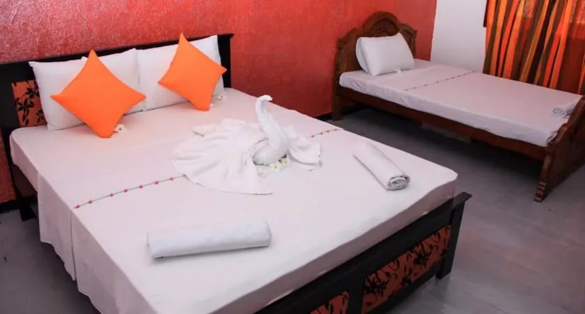 Evid Garden Hotel - Image 1