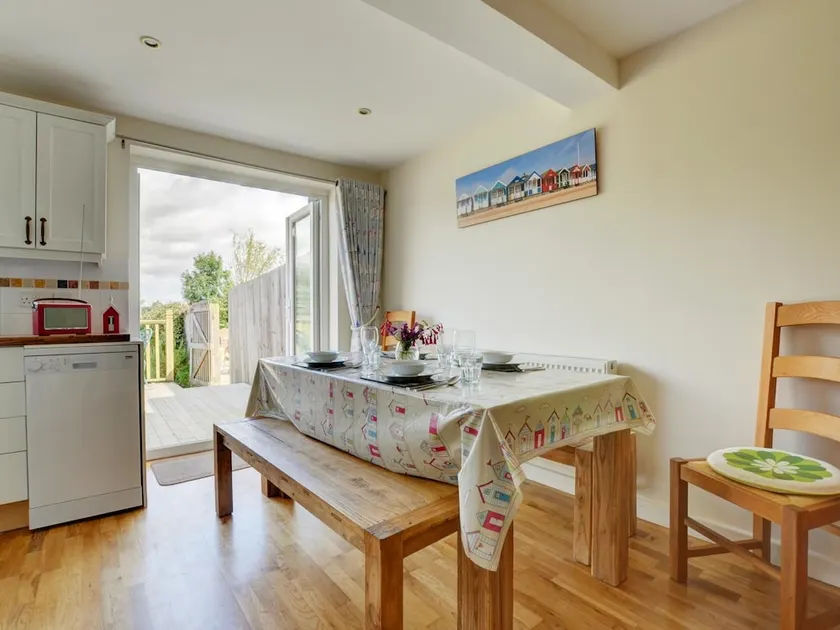 Charming Cottage in Middleton With a Beautiful View From the Garden - Image 1