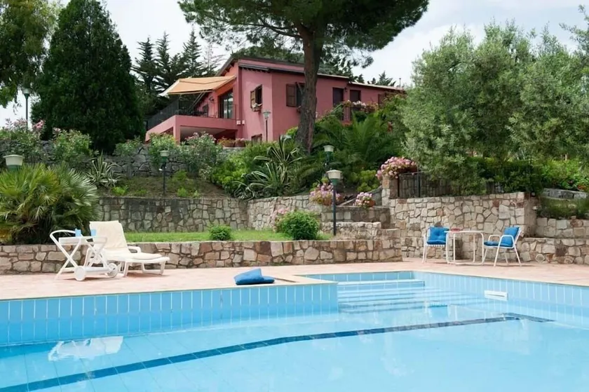 Villa Ivoni 1 - Image 1