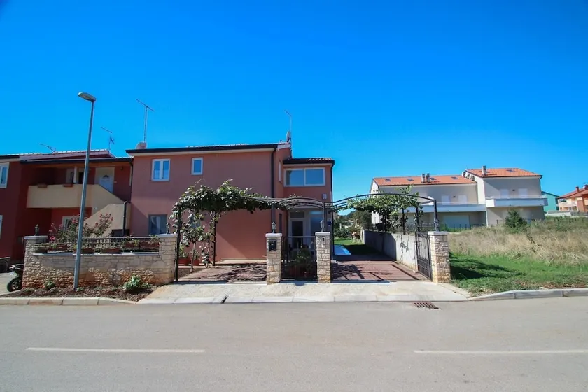 Stelia Contessa - Image 1