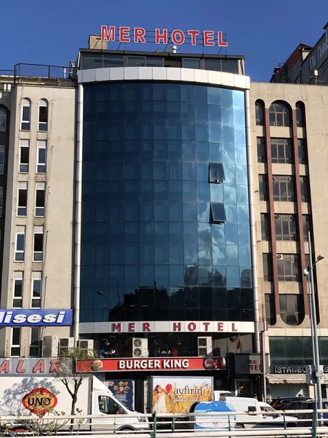 Mer Hotel - Image 1