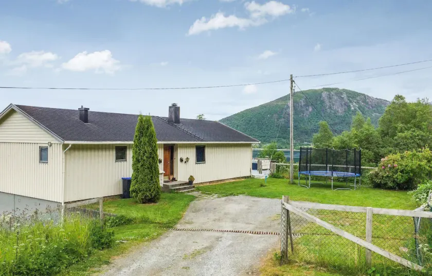 Awesome Home In VÃ¥gstranda With Wifi - Image 1