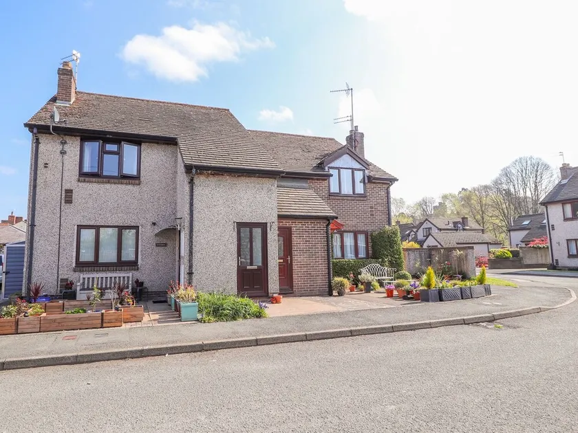 2 Maes Ffynnon - Image 1
