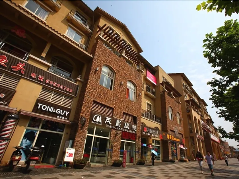 Vatica Chongqing University Town Subway Station Hee Street Pedestrian Street Hotel - Image 1