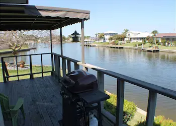 Cozy Canal - Image 1