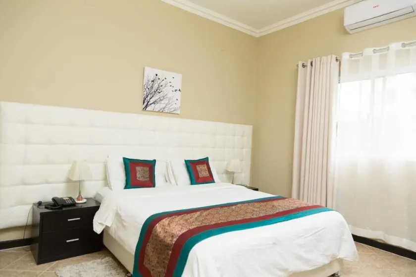 Hotel Royal - Image 1