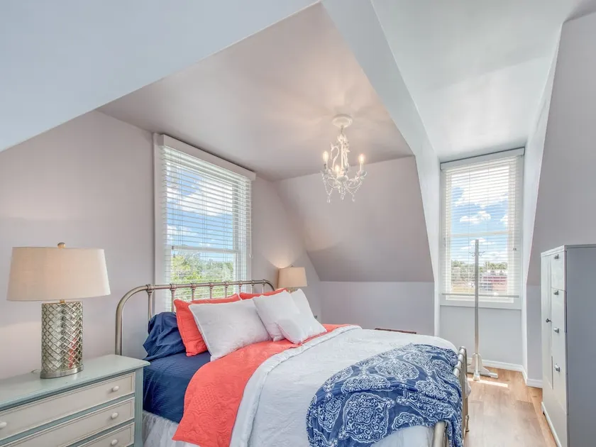 Chic Suite In Beautifully Updated Victorian 2 Bedroom Home - Image 1