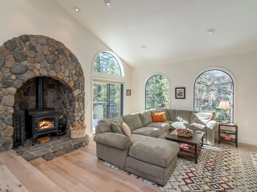 Large 5br Renovated Tahoe Donner 5 Bedroom Home - Image 1