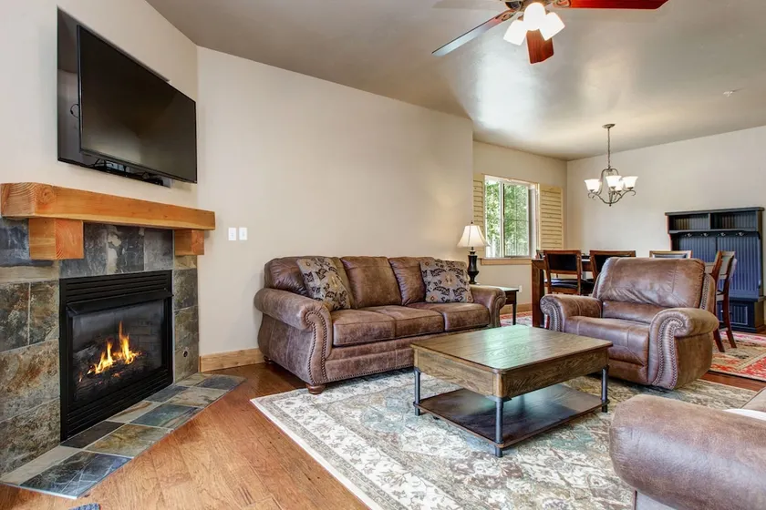 2BR 2BA Spacious Park City Townhouse by RedAwning - Image 1
