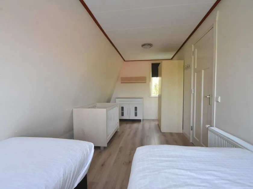 Bright house for 8 people with infrared sauna in a quiet location - Image 1