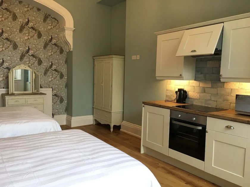 The Old Vic Guest House - Image 1
