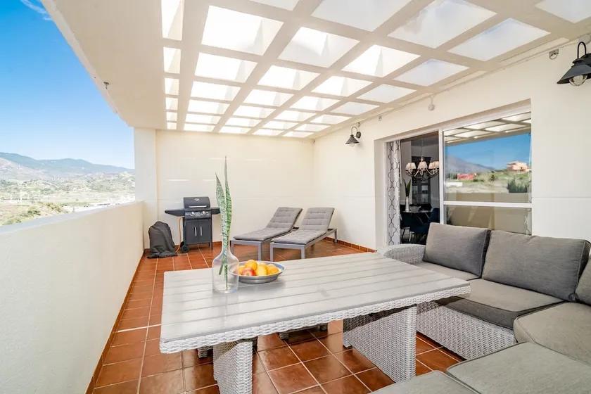 PDM- Lovely apartment with stunning views Estepona - Image 1