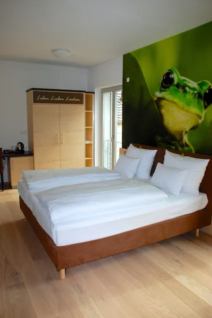 Hezelhof's Radl-Hotel - Image 1