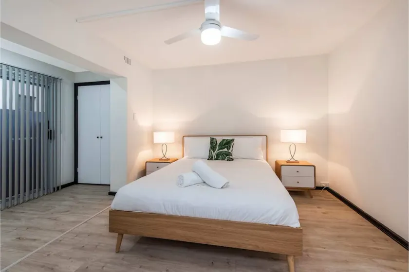 Comfortable Living Space Close to Foreshore & Cbd - Image 1
