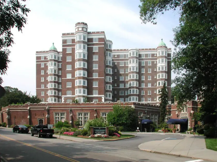 Global Luxury Suites at the Riverway - Image 1