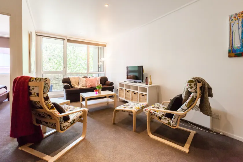 Naomi, 2Bdr South Melbourne Apartment - Image 1