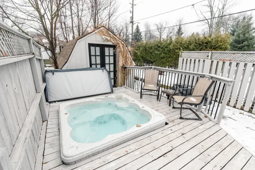 3BR House with Hot Tub by Simply Comfort - Image 1