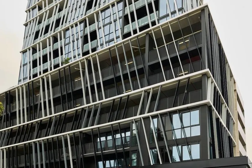 Panoramic Melbourne Views from Stylish Apartment - Image 1