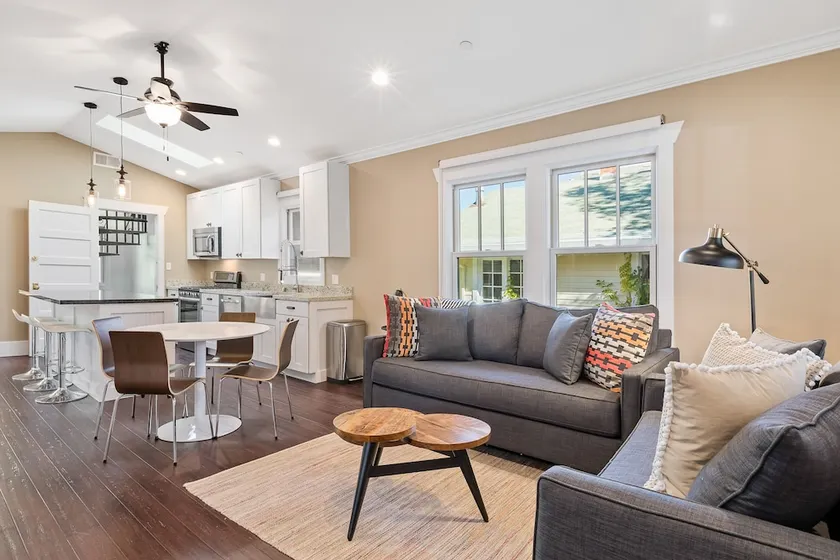 Lovely 2br W/ Private Yard 2 Bedroom Apts - Image 1