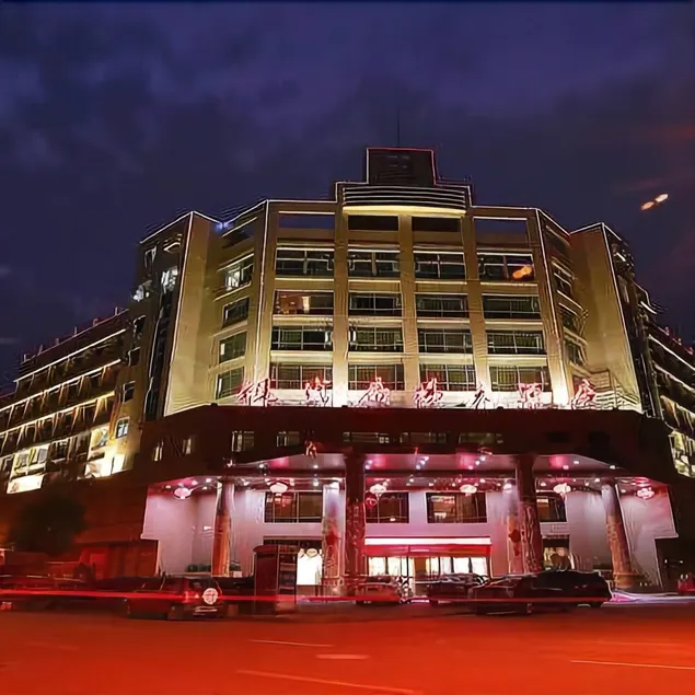 Modern Square Hotel - Image 1