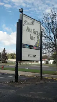 Edmond's Au Gres Inn - Image 1