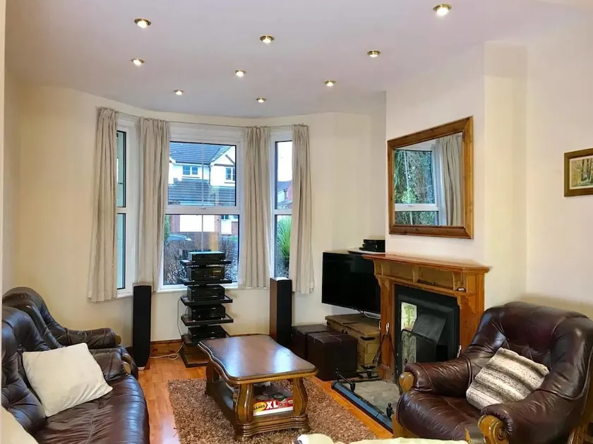 Hamilton house - Image 1