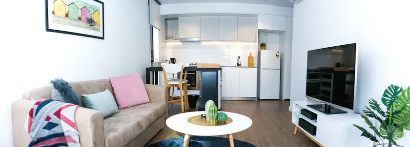 Vibrant Inner City Living - Image 1