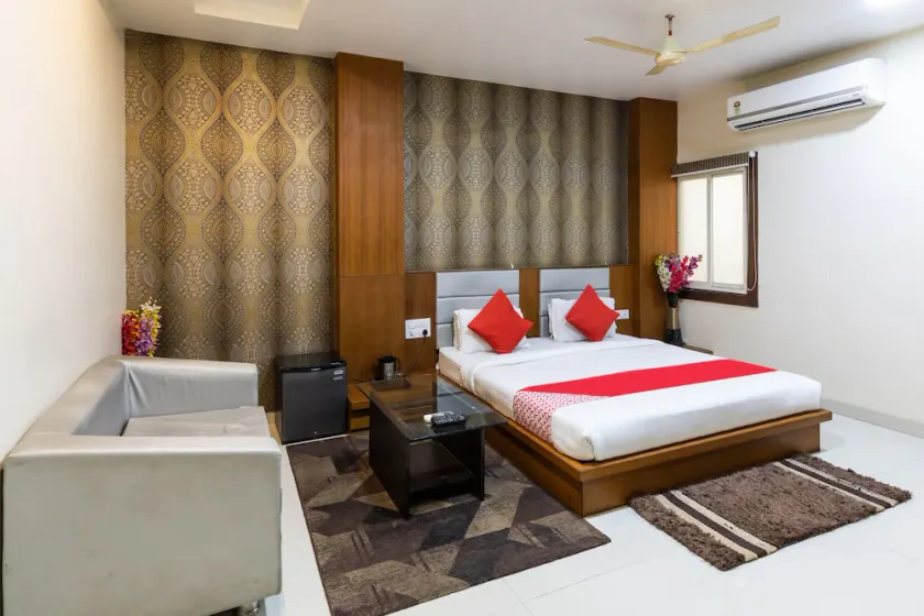 Hotel Shree Balaji Palace by OYO Rooms - Image 1