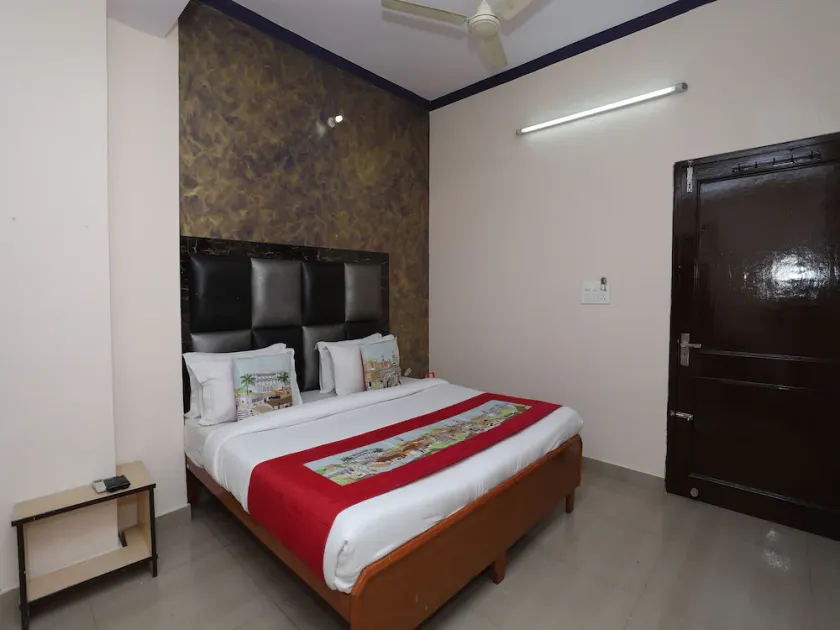 OYO 10347 Hotel Deepak - Image 1