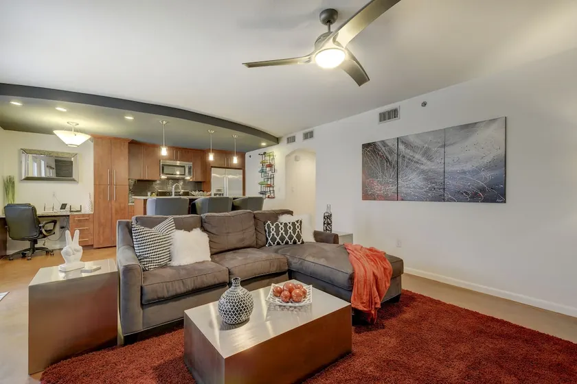 Remodeled E Cesar Chavez Condo by RedAwning - Image 1