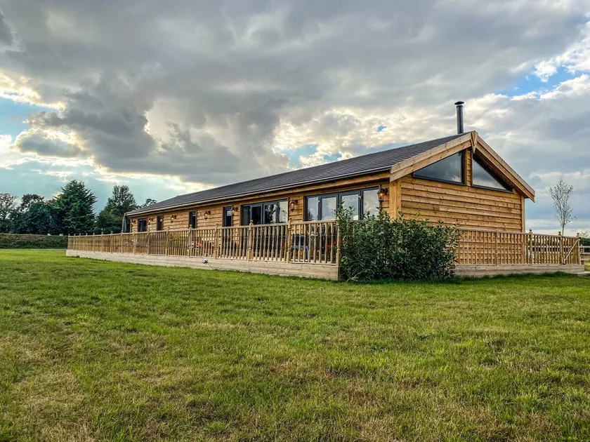 Immaculate 4-bed Private Luxury Lodge Near York - Image 1