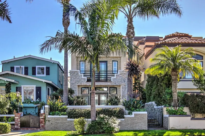 Designer - 3 Br Home - Image 1