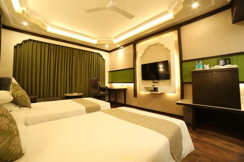 Hotel Basant Vihar Palace - Image 1