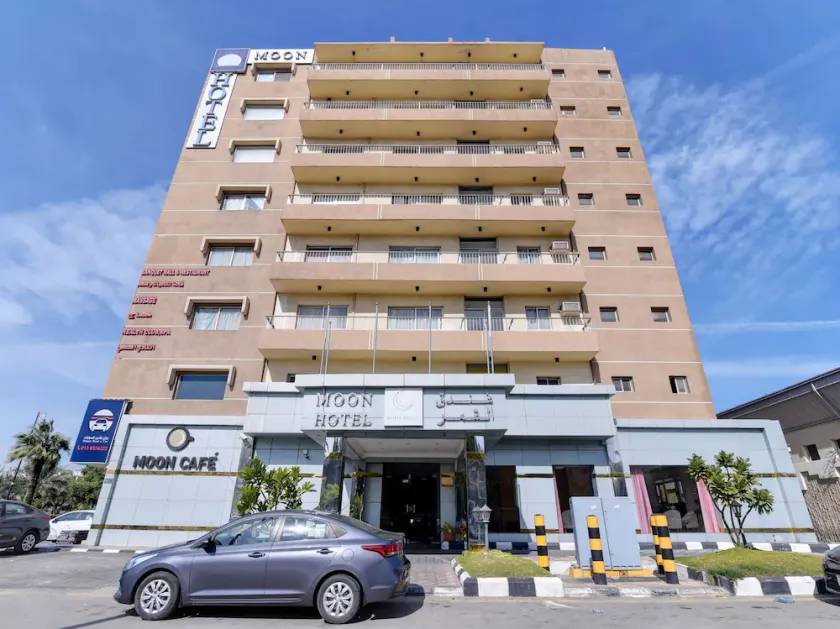 Moon Hotel by OYO Rooms - Image 1