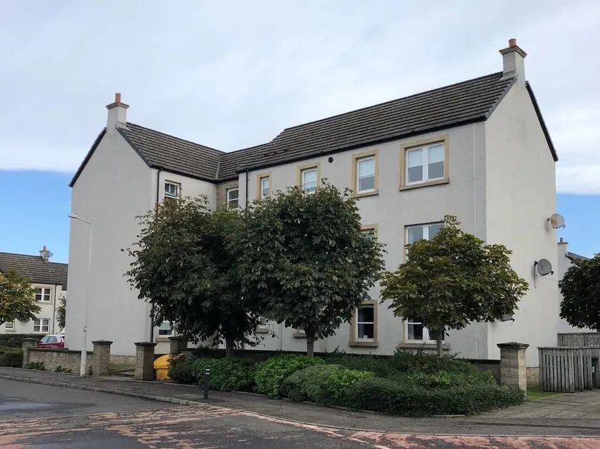 Renfrew Modern Flat - Image 1