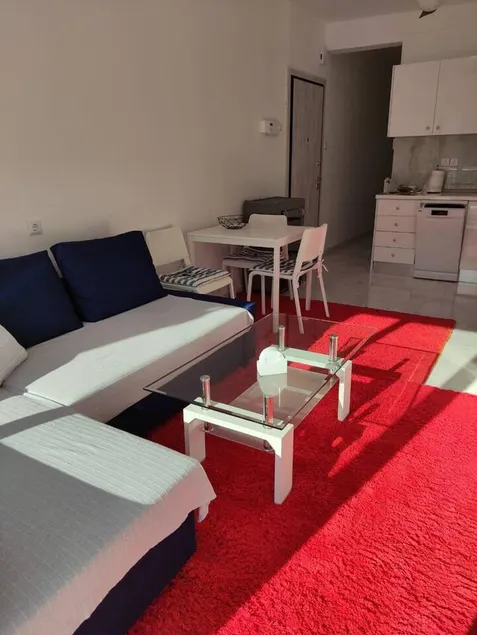 Charming 2-bed Apartment in Agia Triada - Image 1