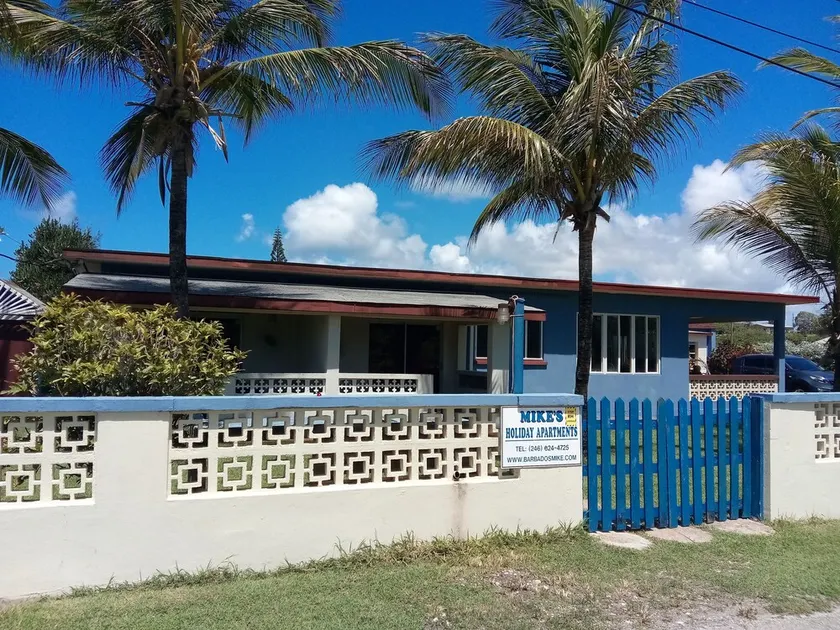 Mikes Holiday Apartments - Image 1