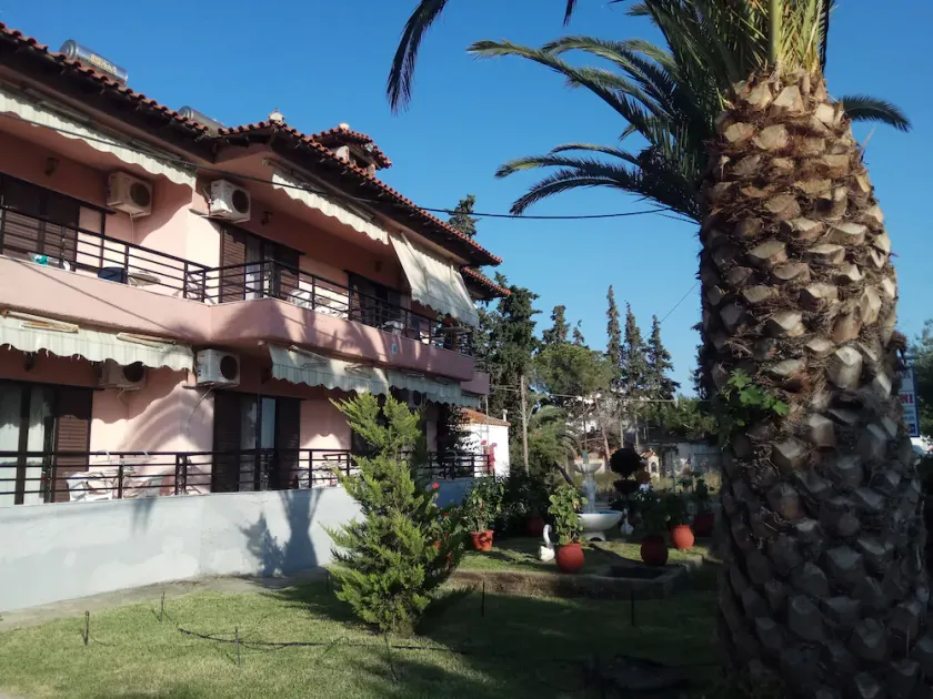 Toroni Apartments - Image 1