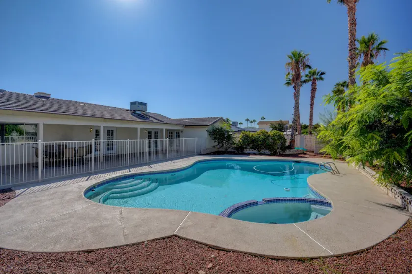 Luxurious 4BR House with Large Pool Near Strip - Image 1