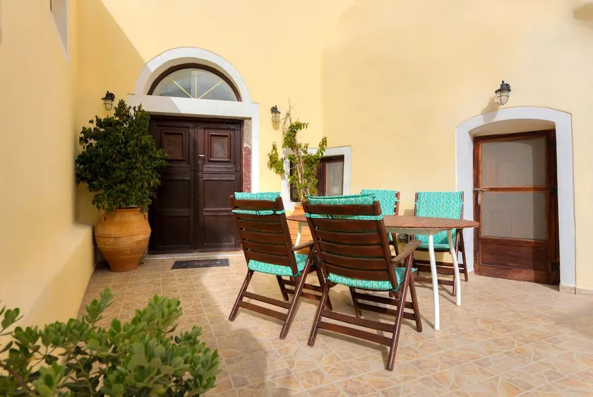 Iridanos Cave House - Image 1
