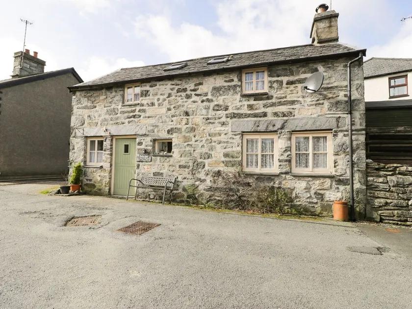 Treflys Bach - Image 1