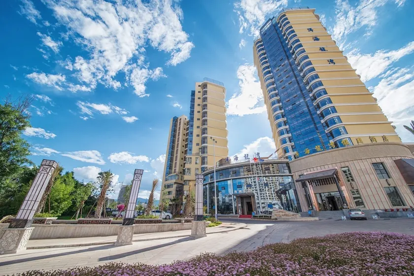 Erhai Bay Holiday Hotel - Image 1