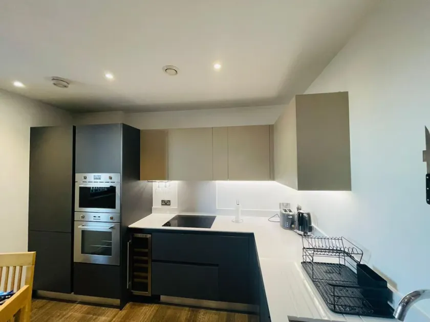 Inviting 2-bed Apartment in London - Image 1