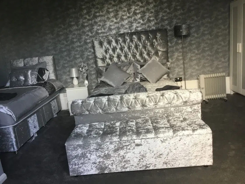 Crossroad Bungalow - Image 1